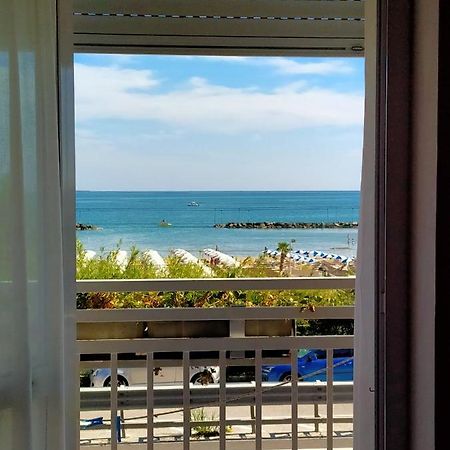 Hotel Ristorante Miramare 페자로 외부 사진