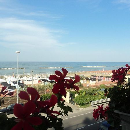 Hotel Ristorante Miramare 페자로 외부 사진