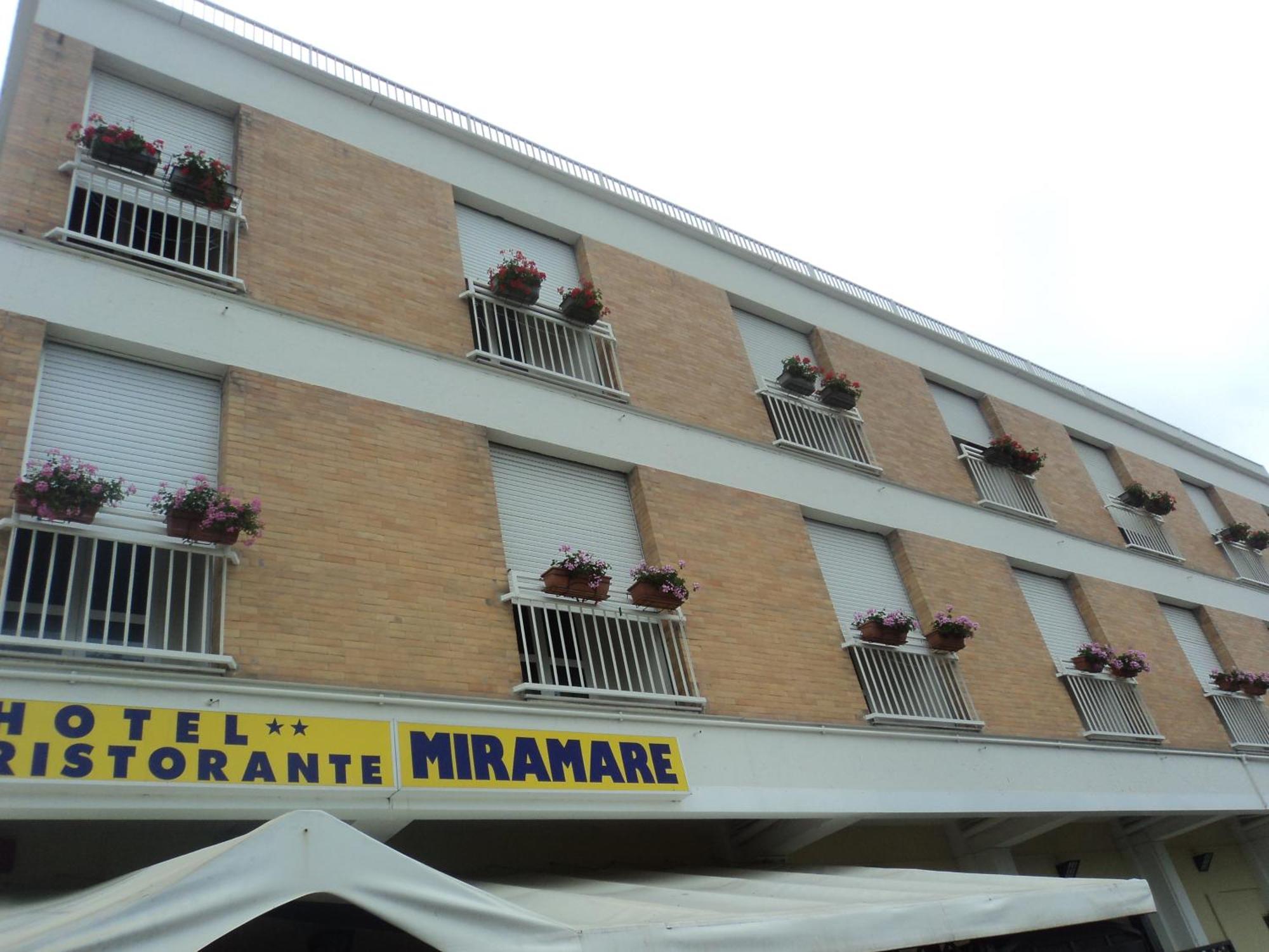 Hotel Ristorante Miramare 페자로 외부 사진