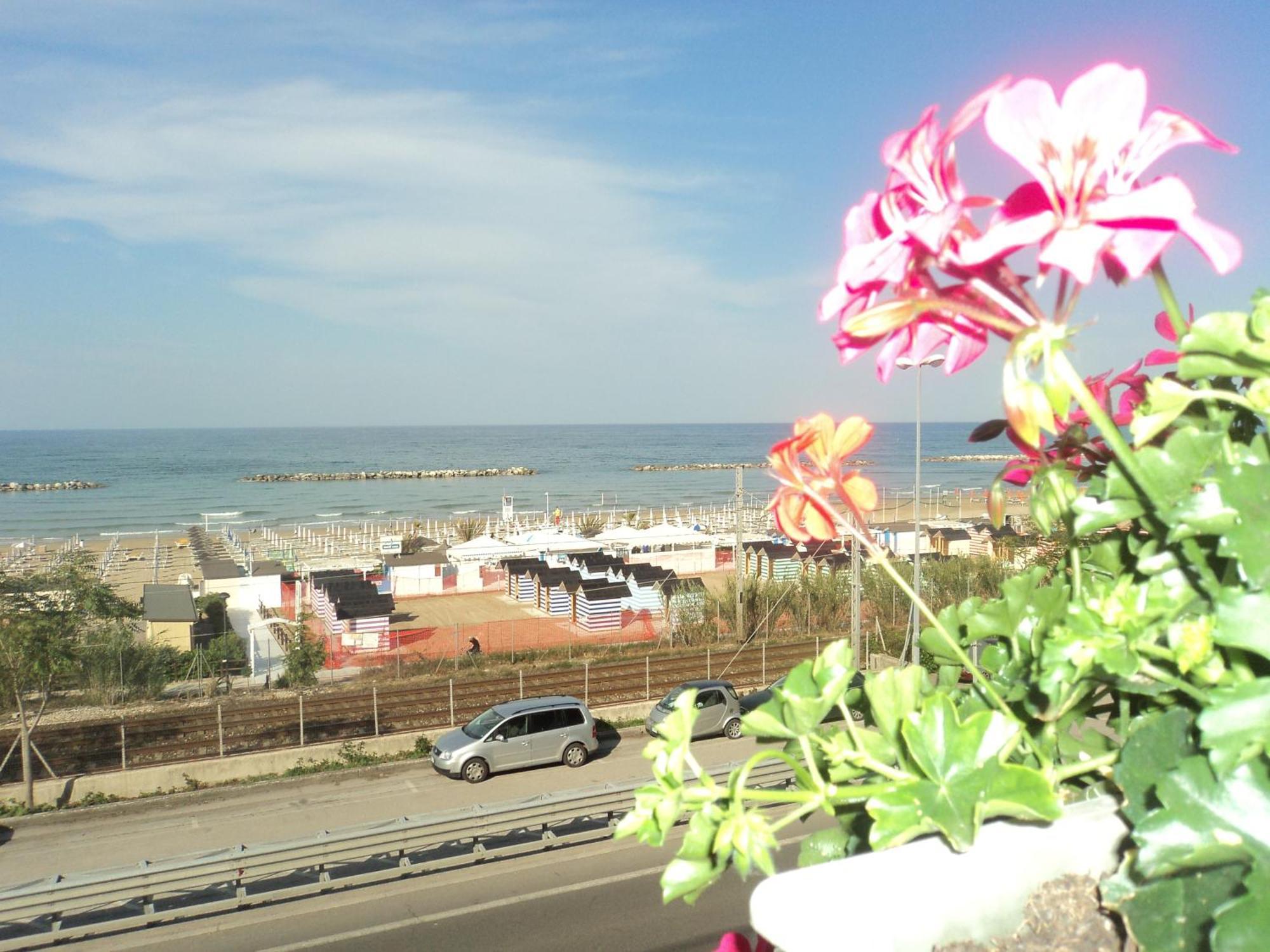 Hotel Ristorante Miramare 페자로 외부 사진