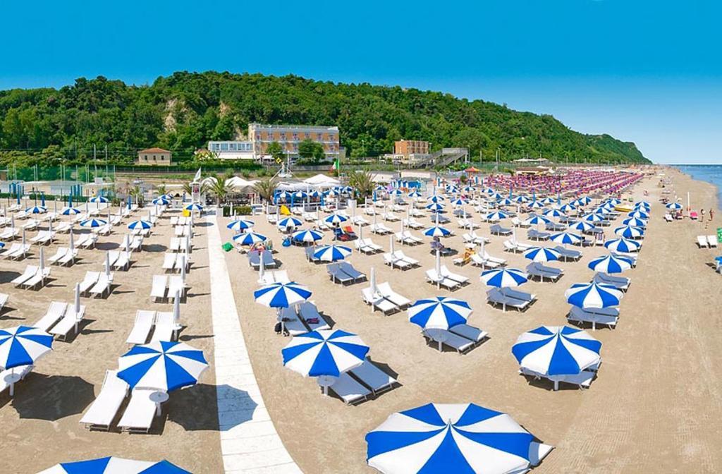 Hotel Ristorante Miramare 페자로 외부 사진