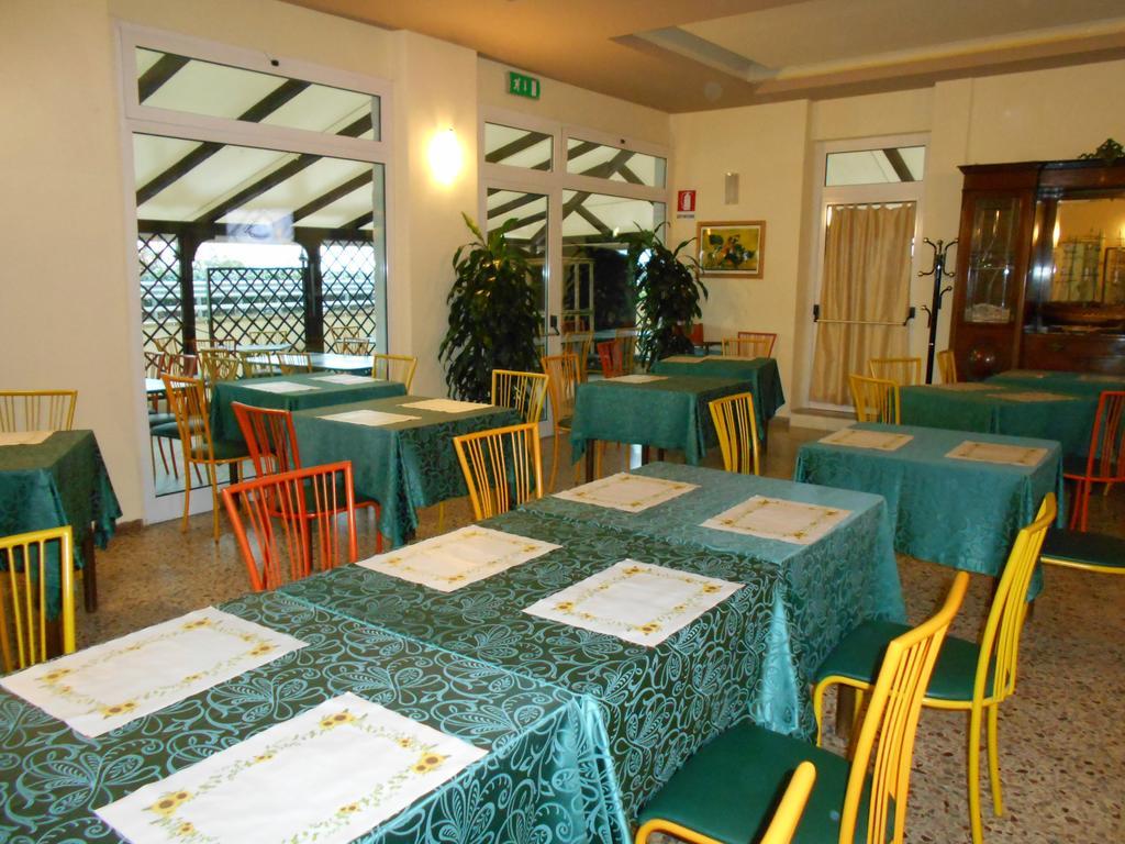 Hotel Ristorante Miramare 페자로 외부 사진