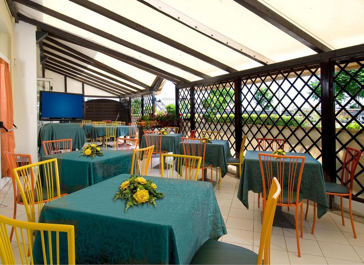 Hotel Ristorante Miramare 페자로 외부 사진