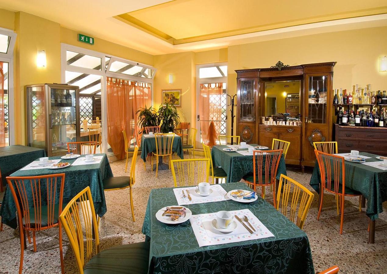 Hotel Ristorante Miramare 페자로 외부 사진